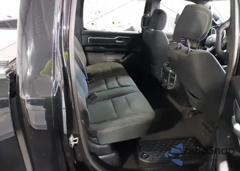 2021 Ram 1500 Big Horn 4X4 5'7 Box z USA, uszkodzony, nr VIN 1C6SRFFM0MN613666